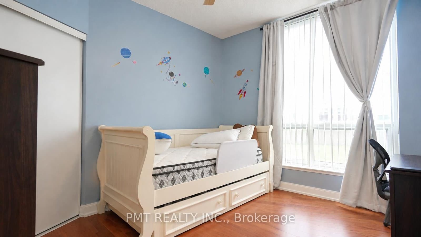 125 Village Green Square, Unit 309 thumbnail 20