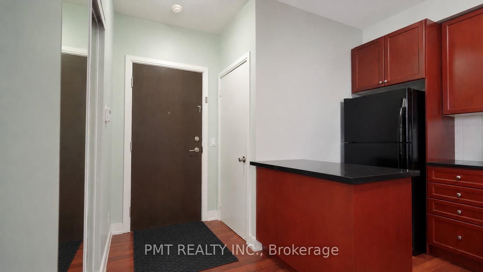 125 Village Green Square, Unit 309 thumbnail 3