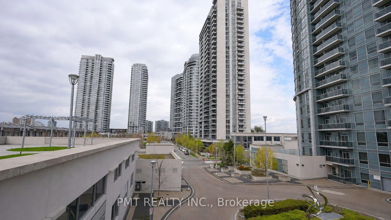 125 Village Green Square, Unit 309 thumbnail 31