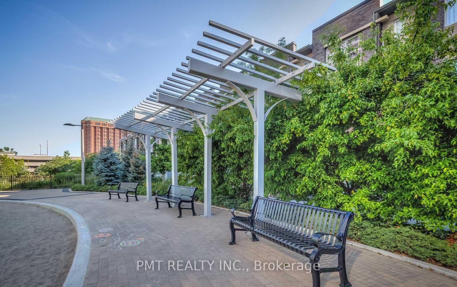 125 Village Green Square, Unit 309 thumbnail 32