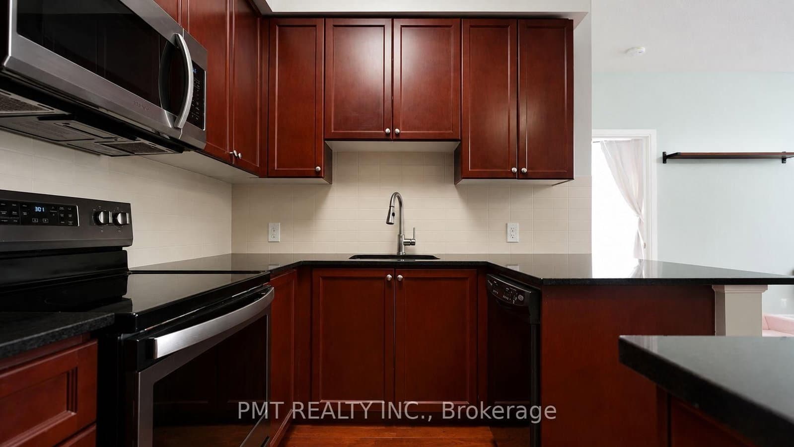 125 Village Green Square, Unit 309 thumbnail 5