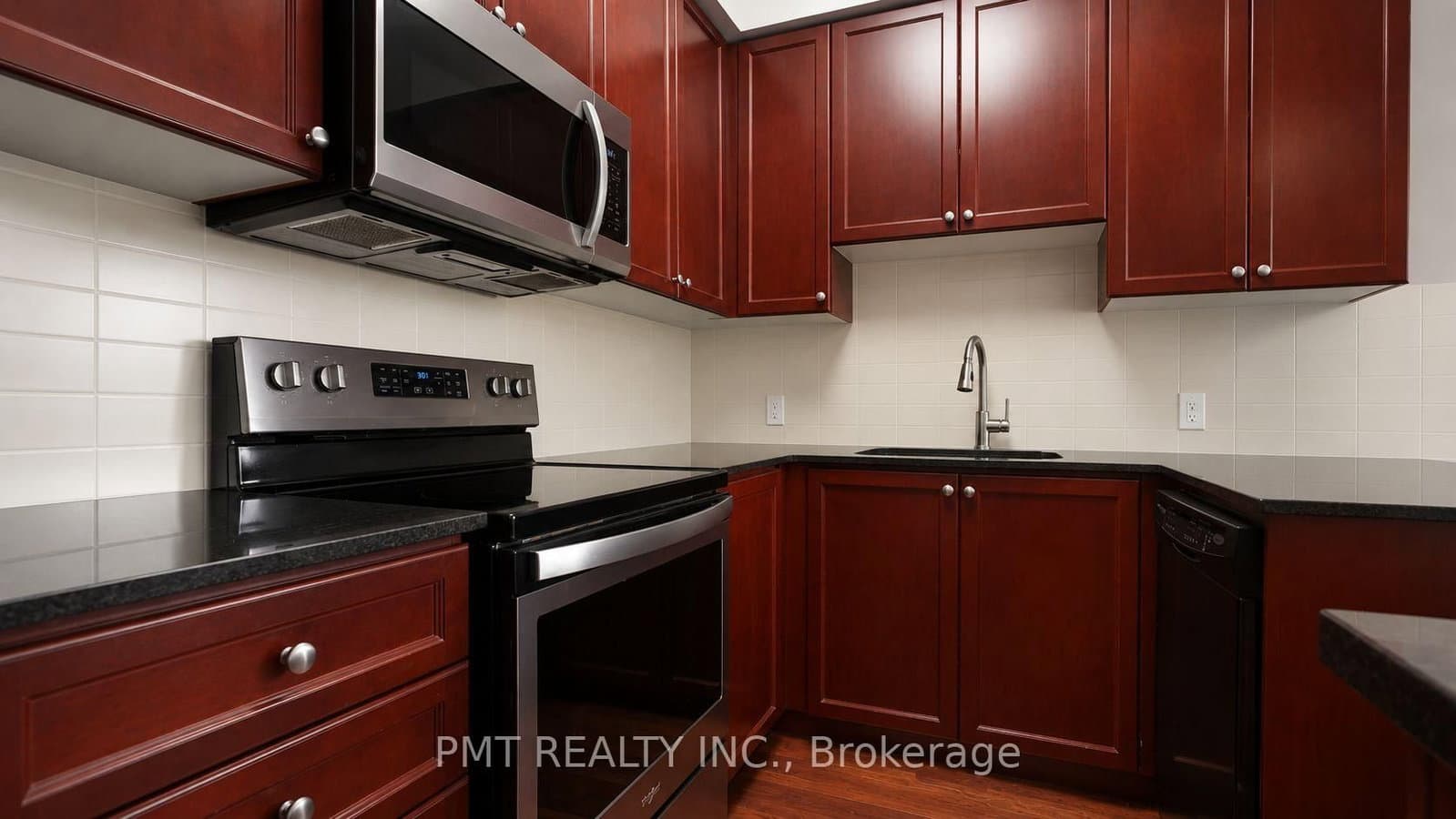 125 Village Green Square, Unit 309 thumbnail 6