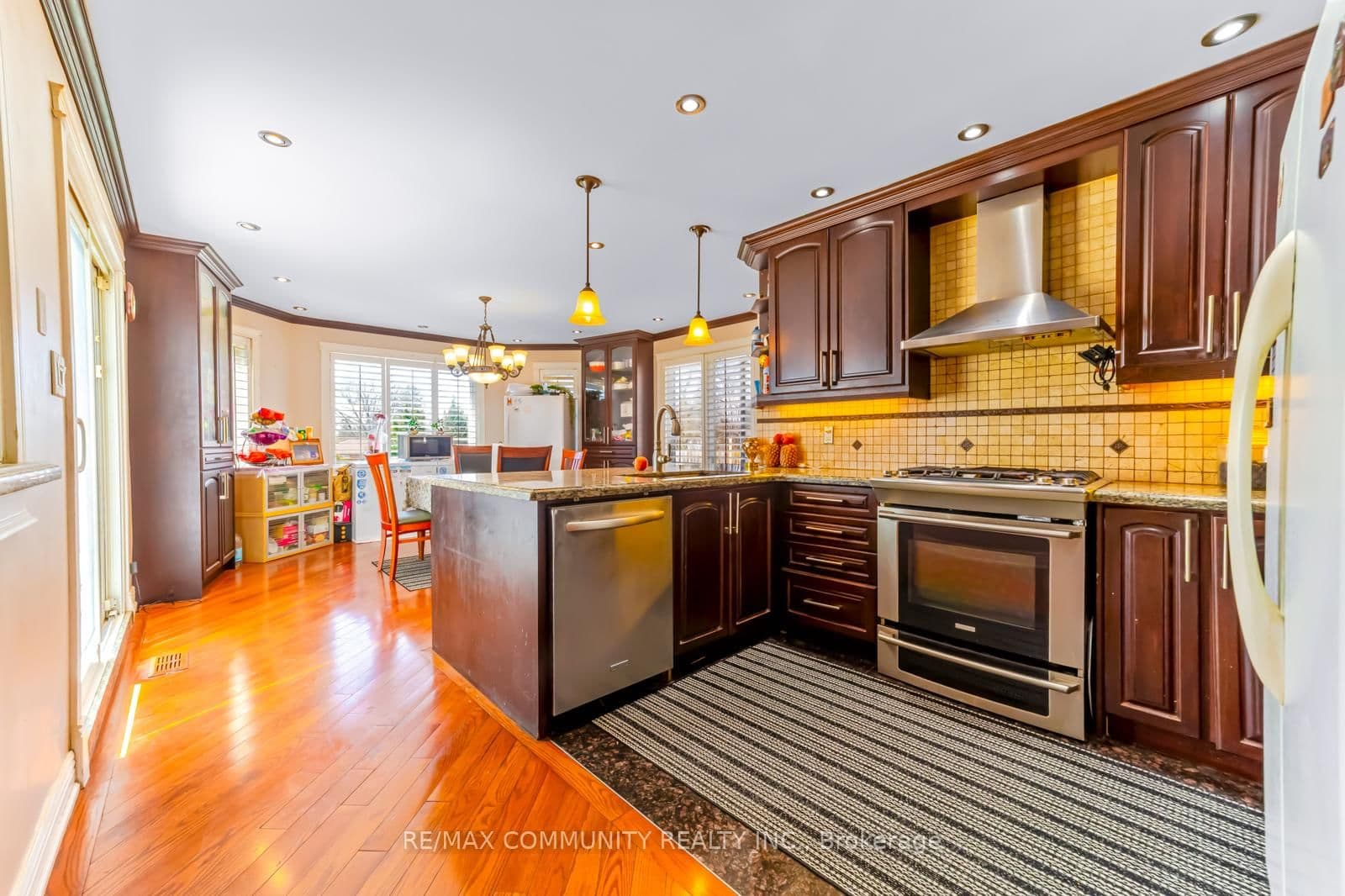 56 Cedar Brae Boulevard thumbnail 12