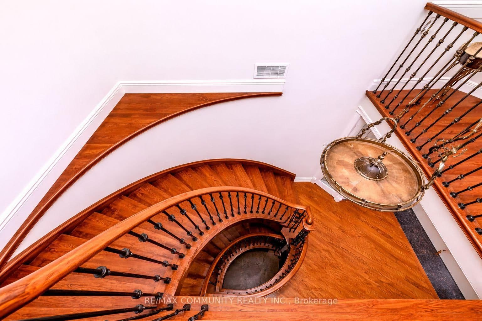56 Cedar Brae Boulevard thumbnail 22