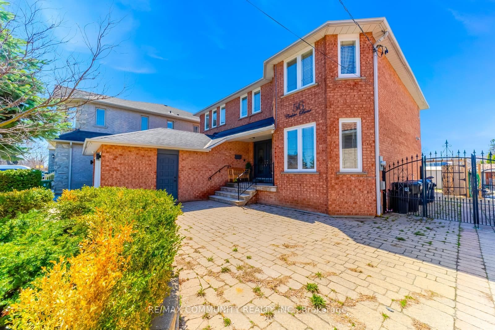 56 Cedar Brae Boulevard thumbnail 4