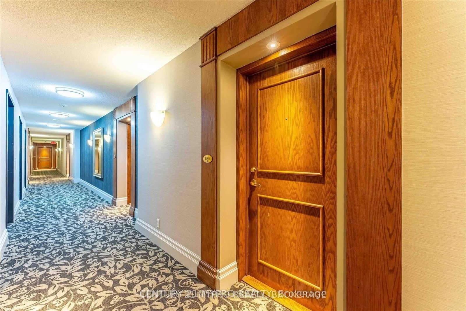 1 Lee Centre Drive, Unit 1609 thumbnail 4