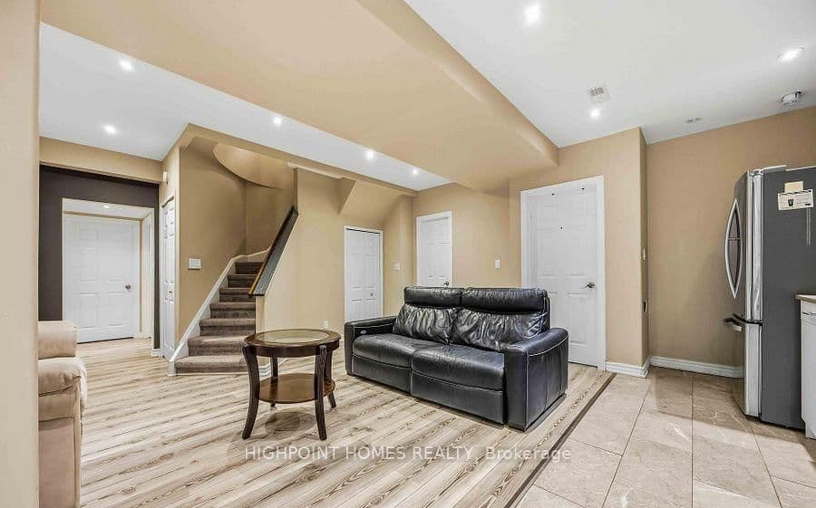 903 Alanbury Crescent thumbnail 37
