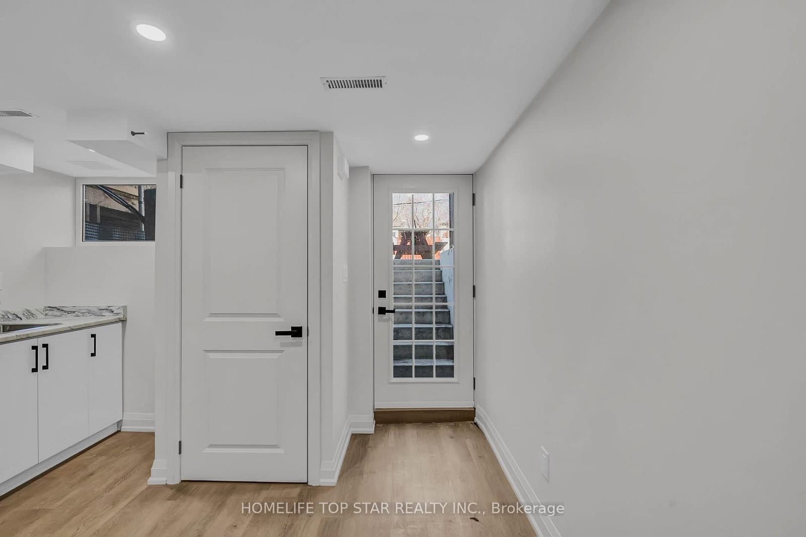 56 Mortimer Avenue thumbnail 29