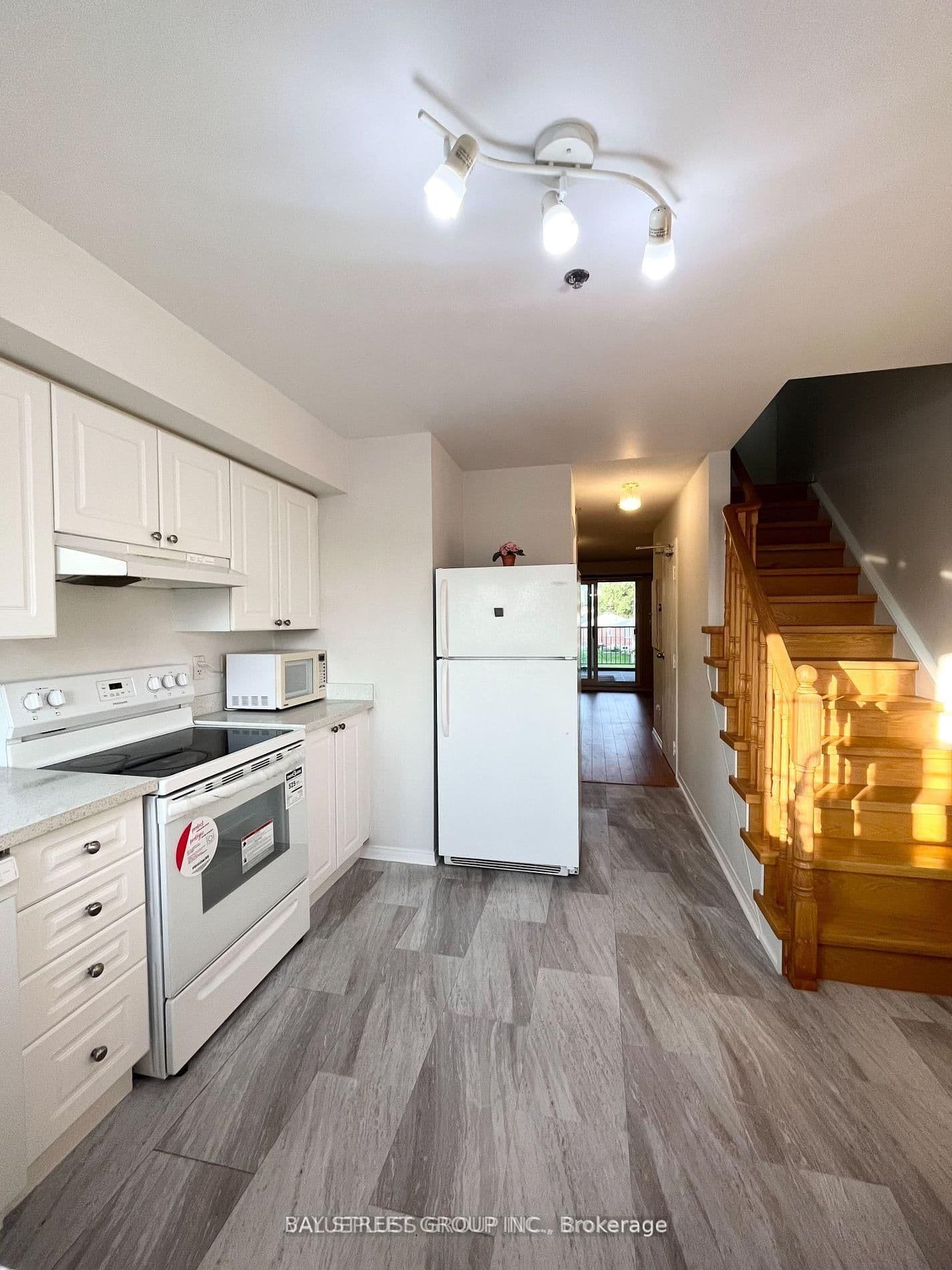 593 Kennedy Road, Unit 4 thumbnail 4