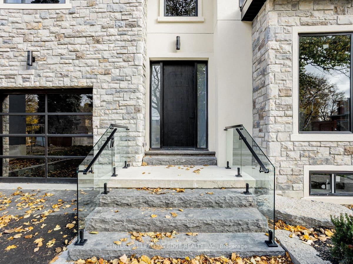 19 Donalda Crescent, Unit UPPER thumbnail 3