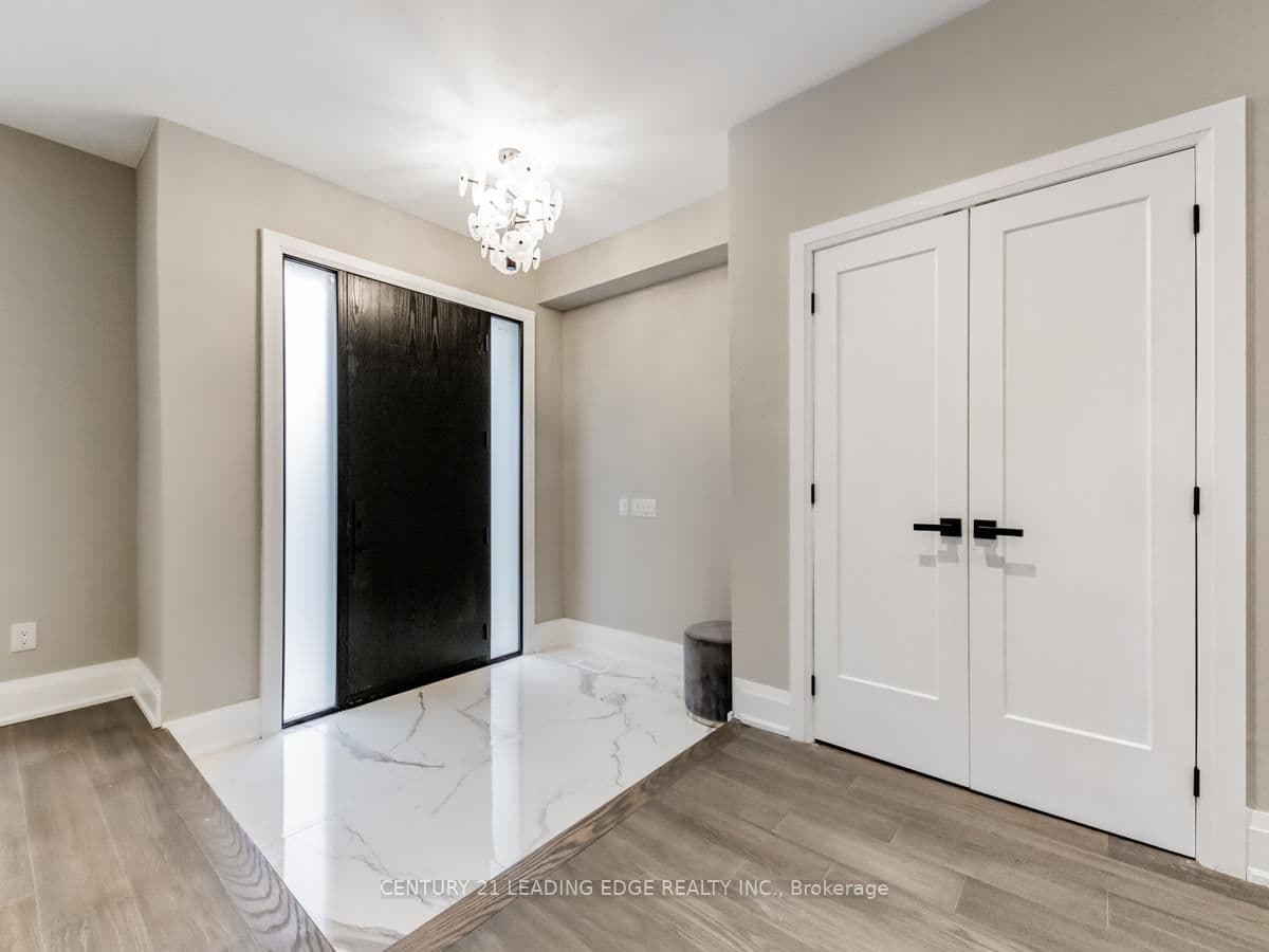 19 Donalda Crescent, Unit UPPER thumbnail 4