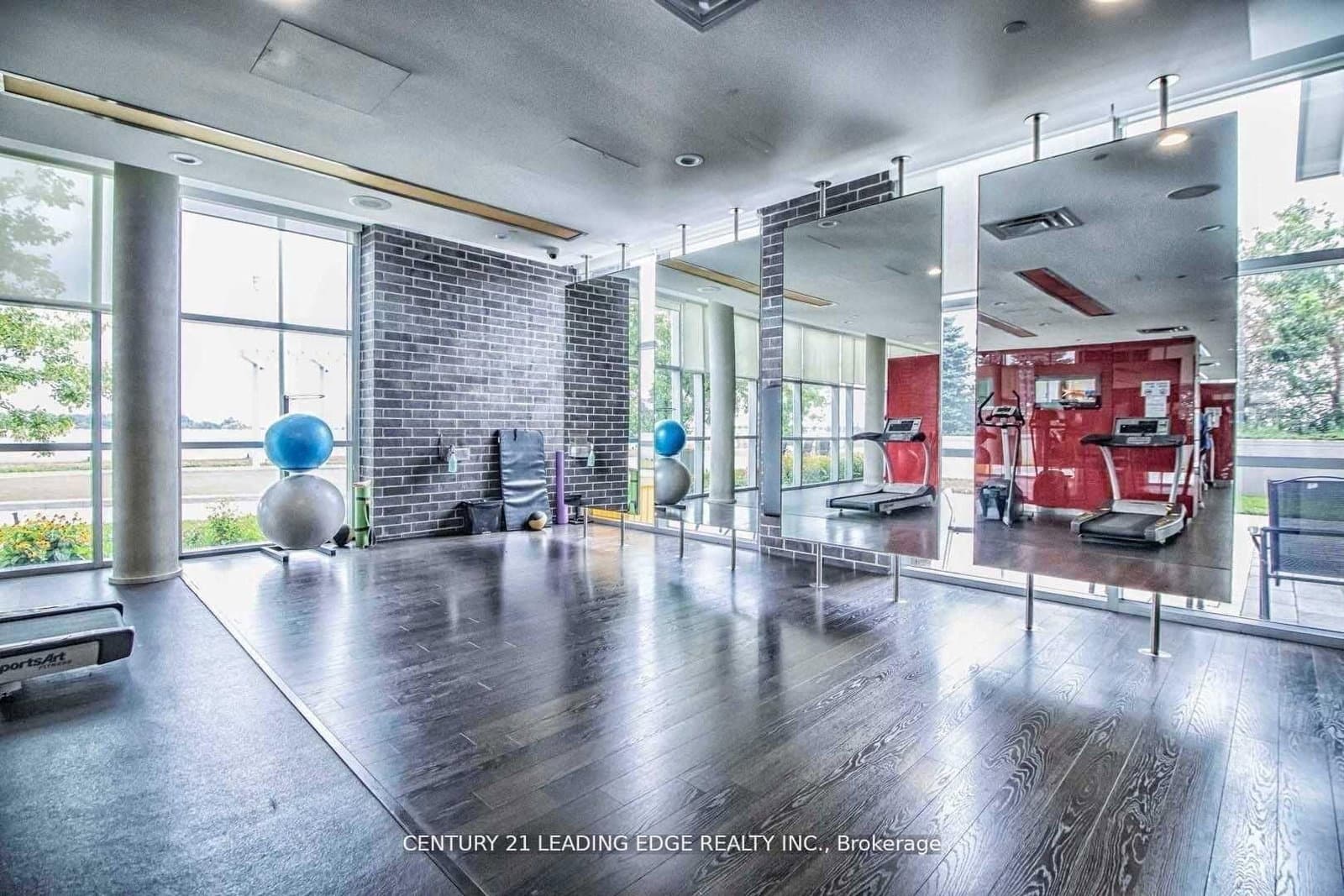135 Village Green Square, Unit 2415 thumbnail 10