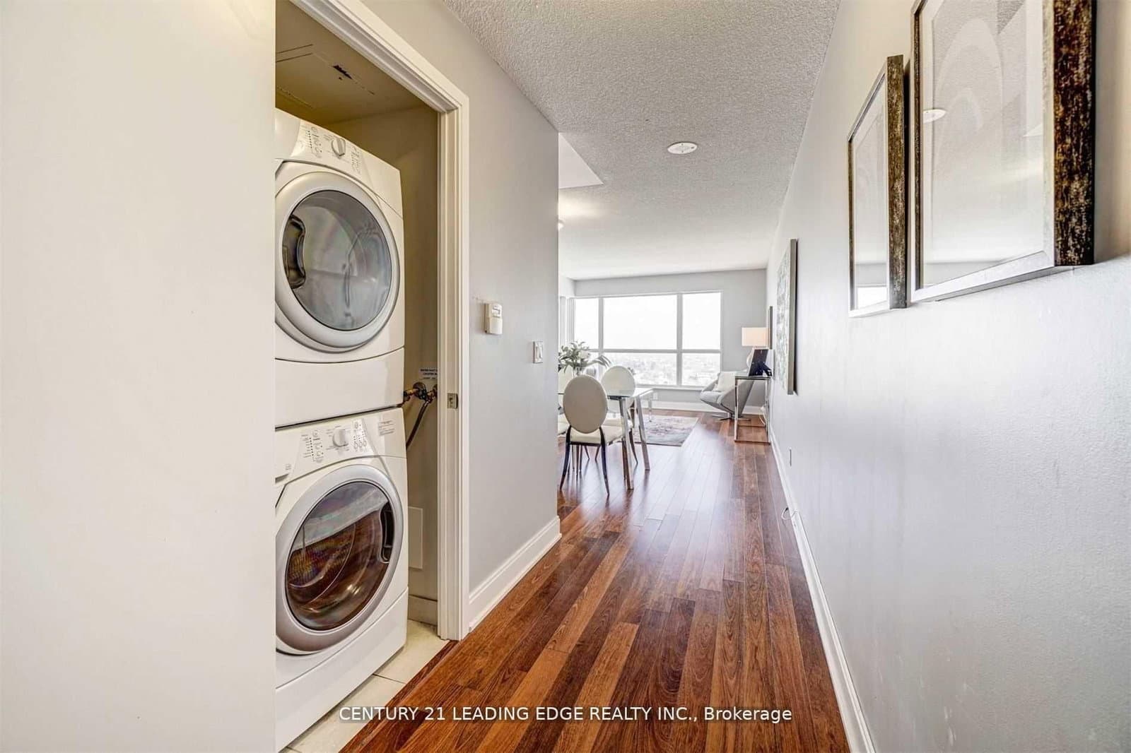 135 Village Green Square, Unit 2415 thumbnail 11