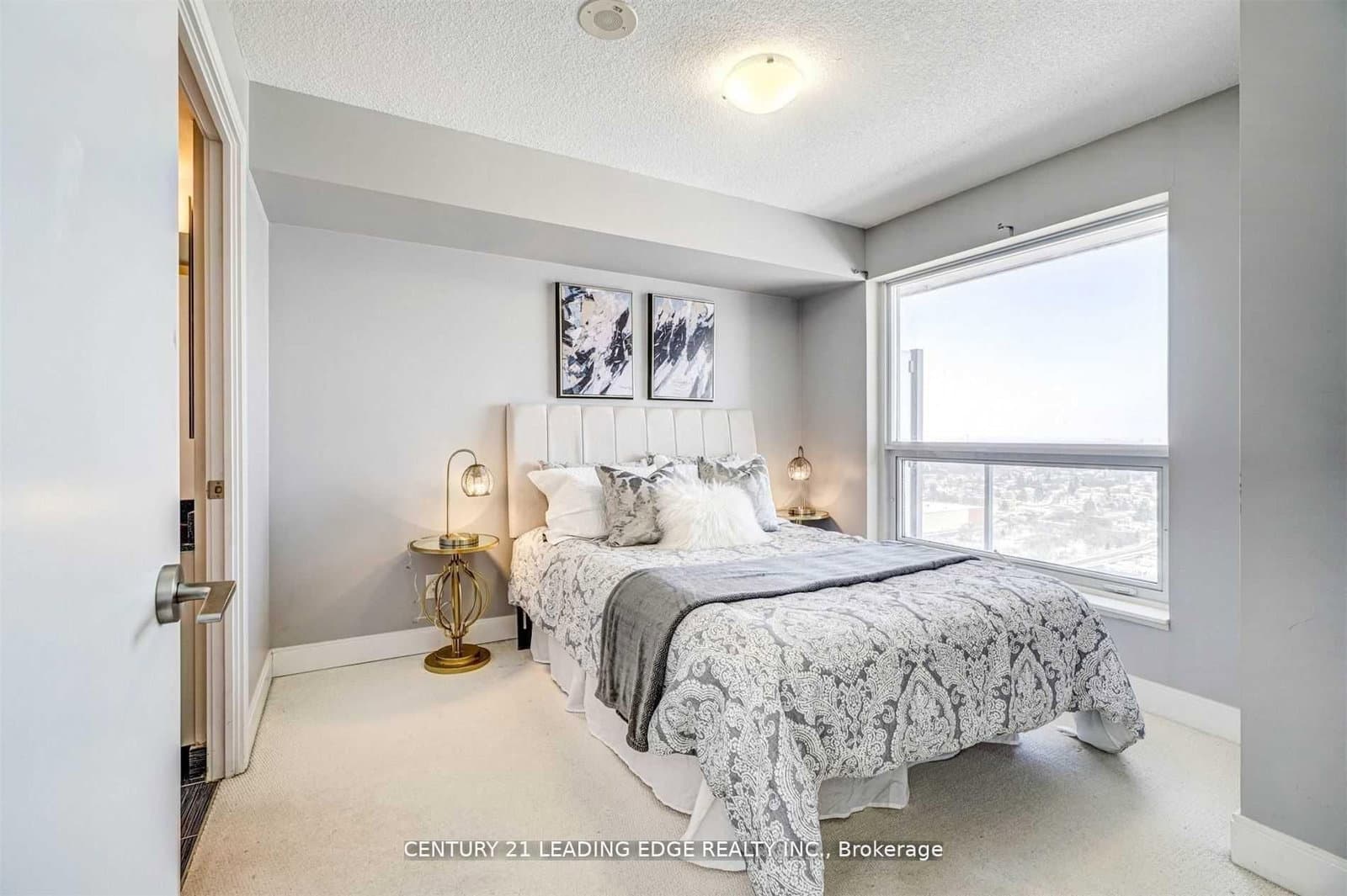 135 Village Green Square, Unit 2415 thumbnail 22