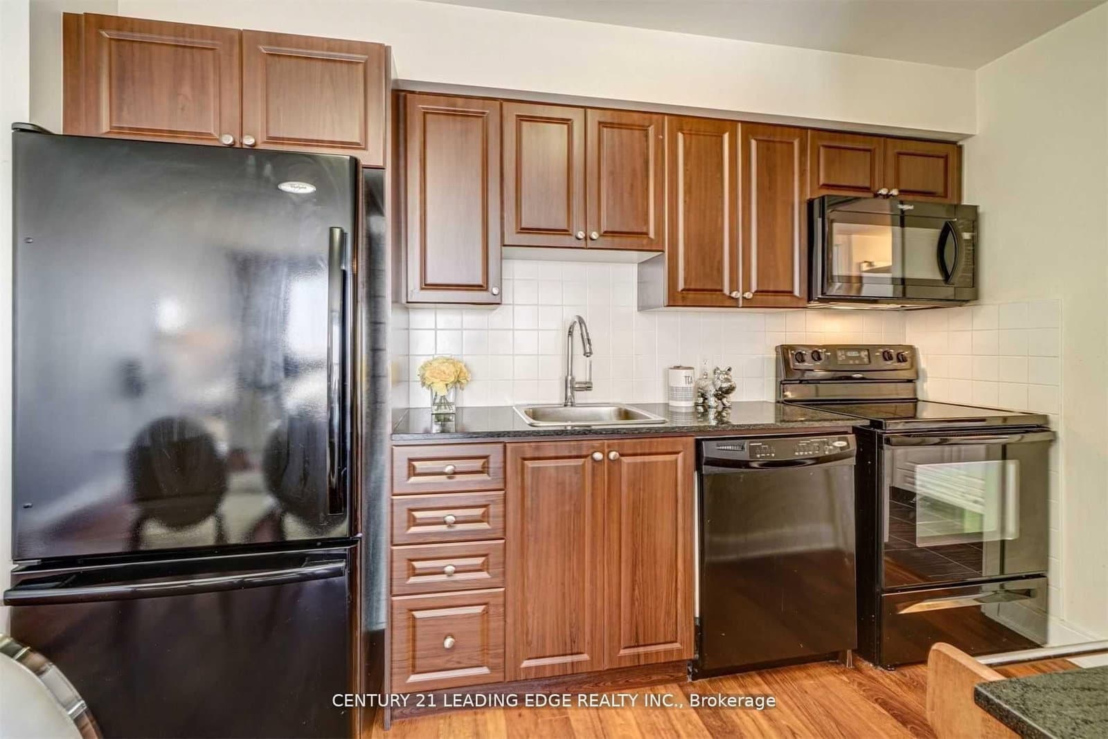 135 Village Green Square, Unit 2415 thumbnail 23