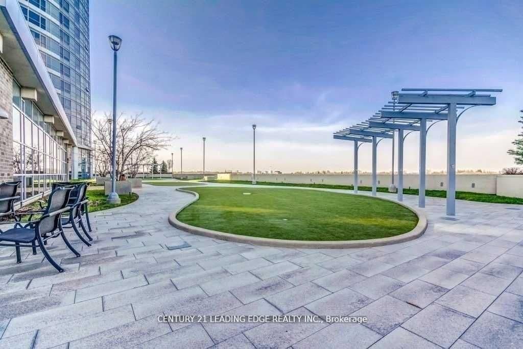 135 Village Green Square, Unit 2415 thumbnail 24