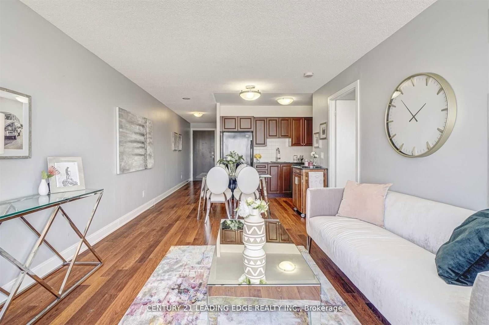 135 Village Green Square, Unit 2415 thumbnail 3