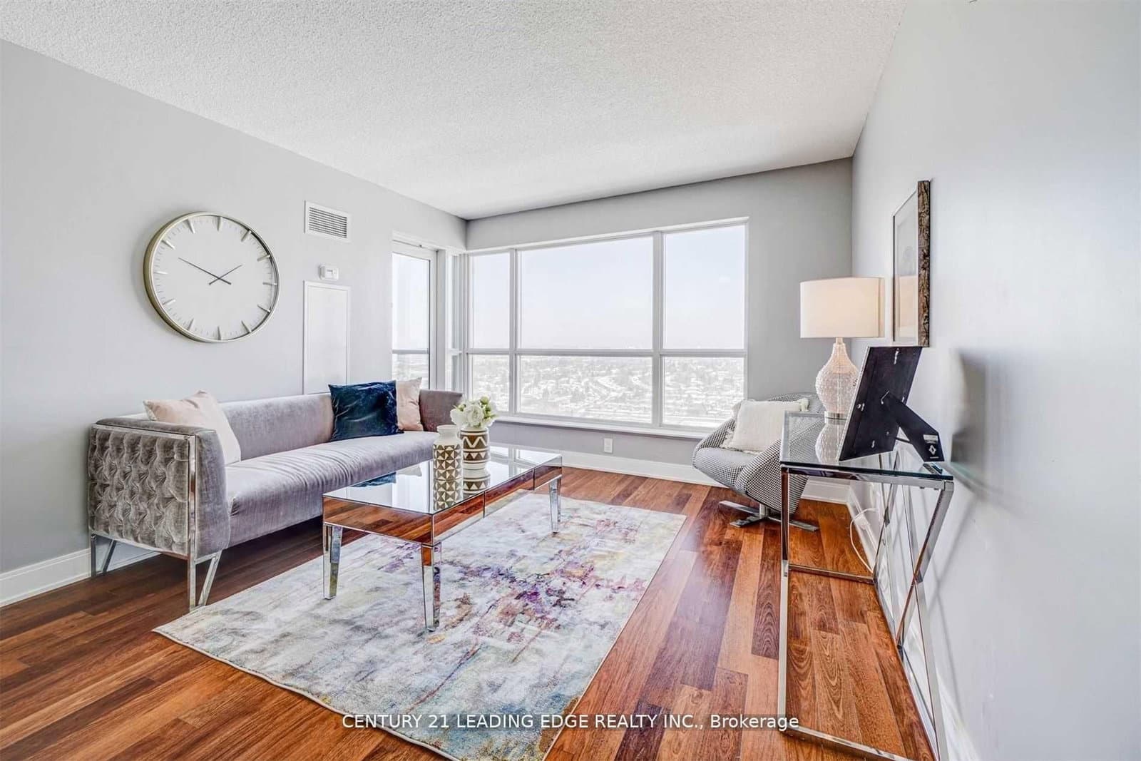 135 Village Green Square, Unit 2415 thumbnail 4