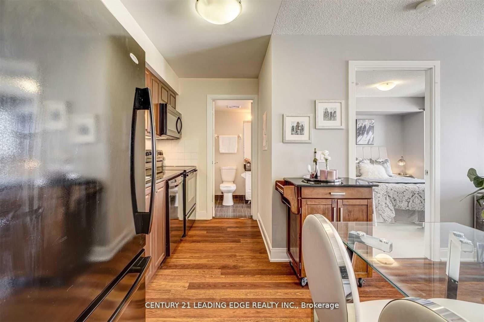 135 Village Green Square, Unit 2415 thumbnail 9