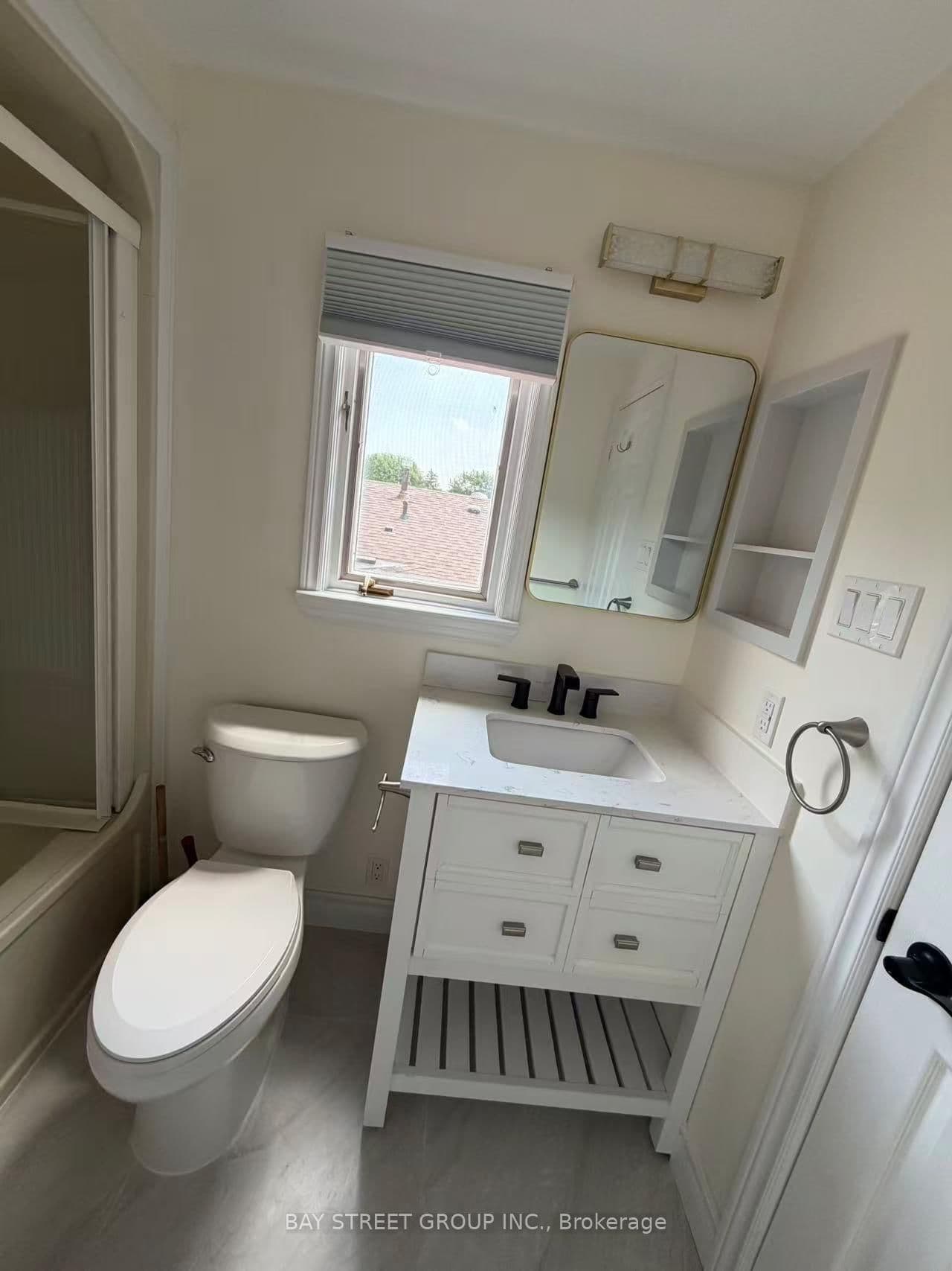 19 Dunsfold Drive, Unit 3 thumbnail 5