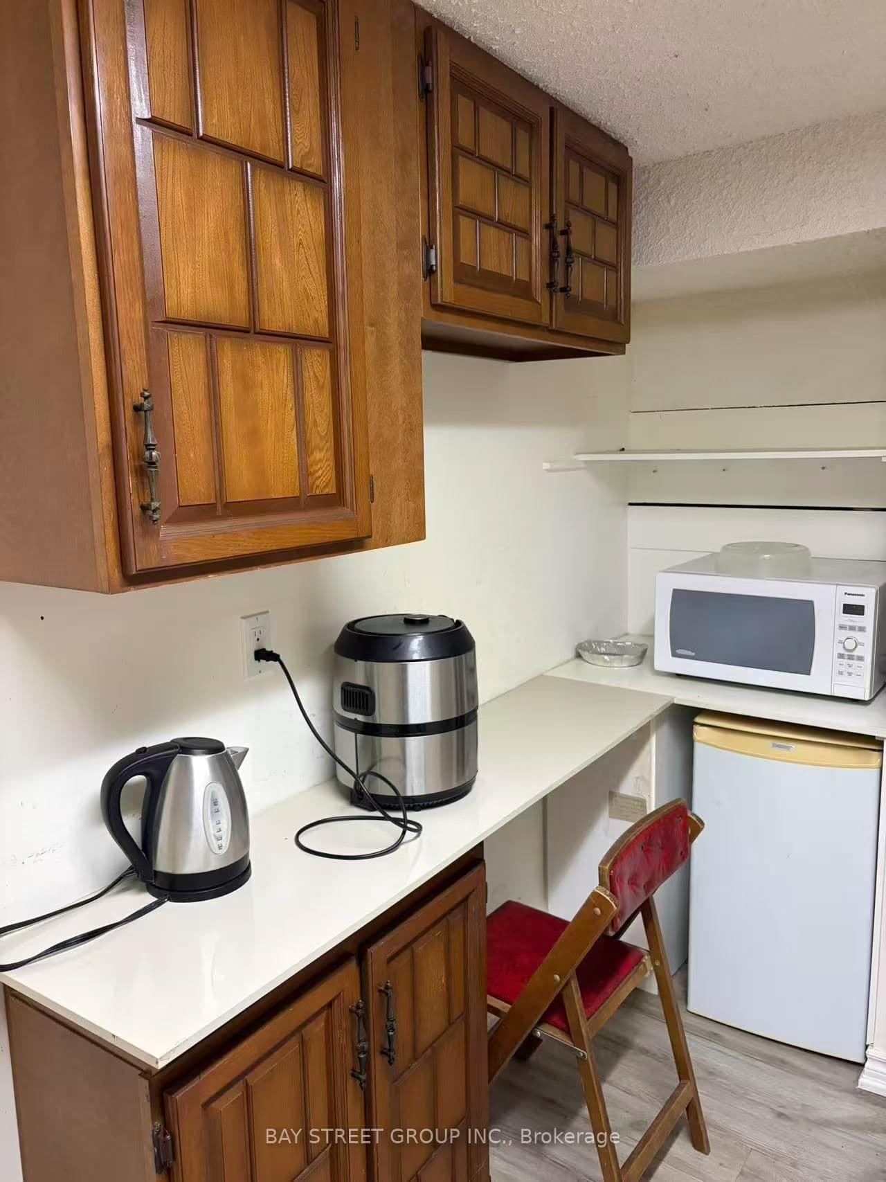 19 Dunsfold Drive, Unit 3 thumbnail 6