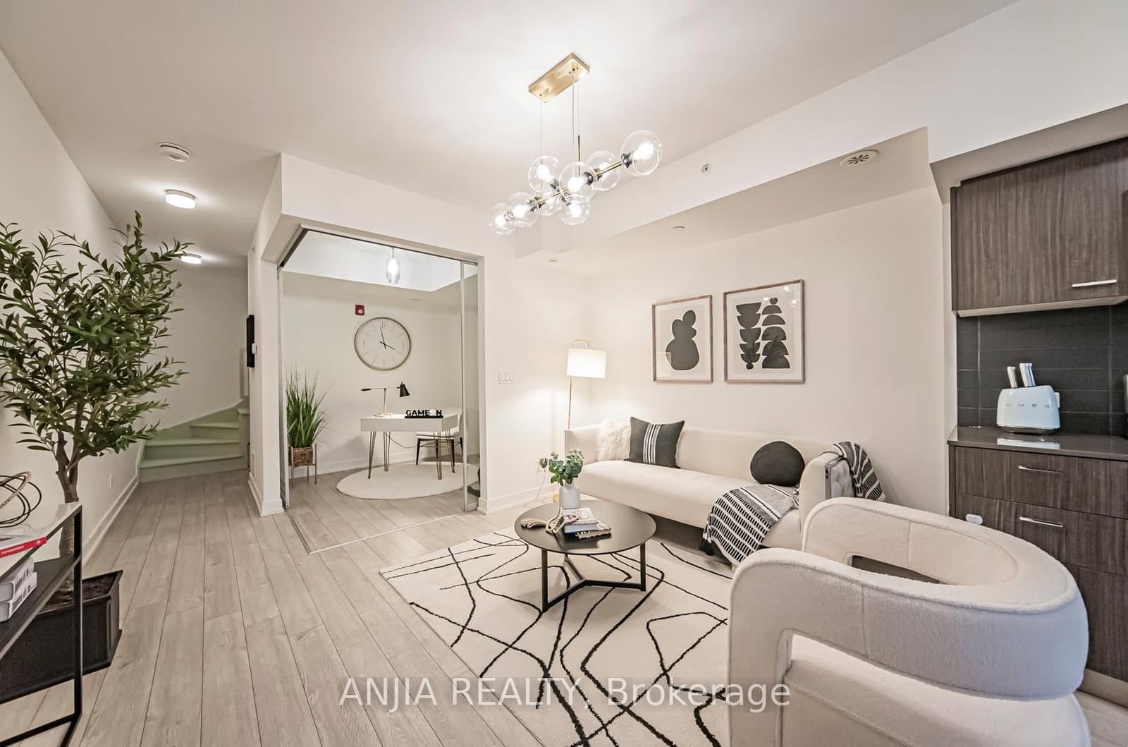 2100 BRIDLETOWNE Circle, Unit 110 thumbnail 5