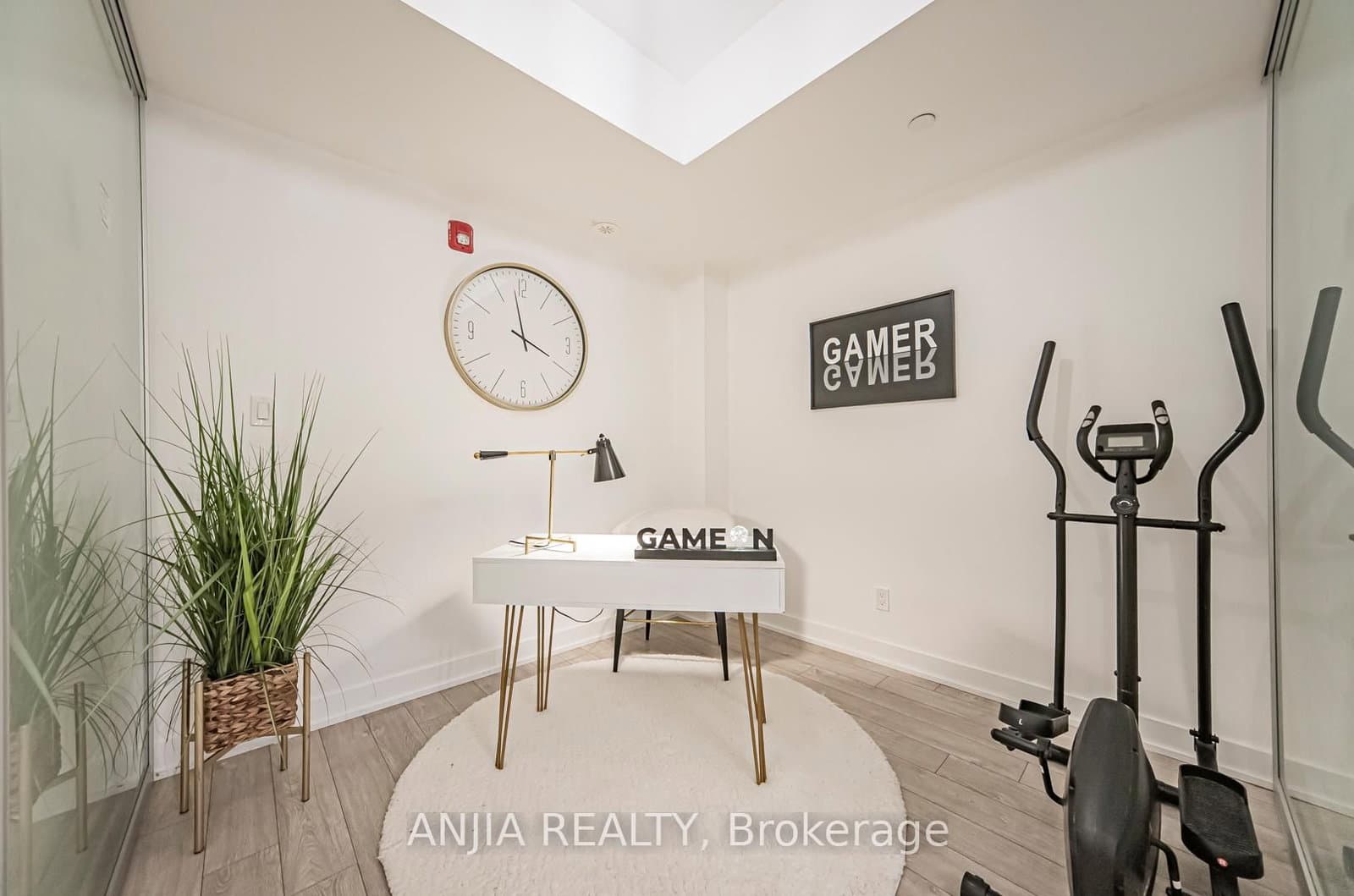 2100 BRIDLETOWNE Circle, Unit 110 thumbnail 6