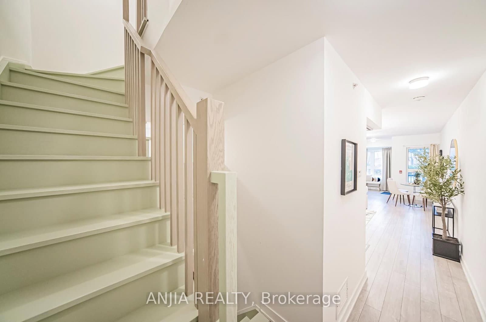 2100 BRIDLETOWNE Circle, Unit 110 thumbnail 8