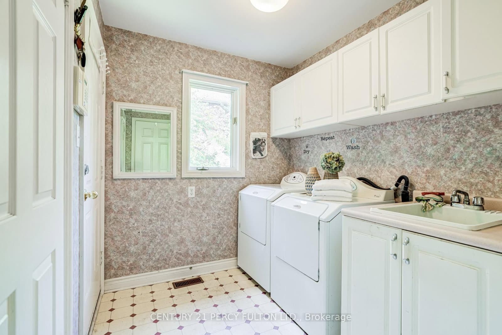898 Baylawn Drive thumbnail 24