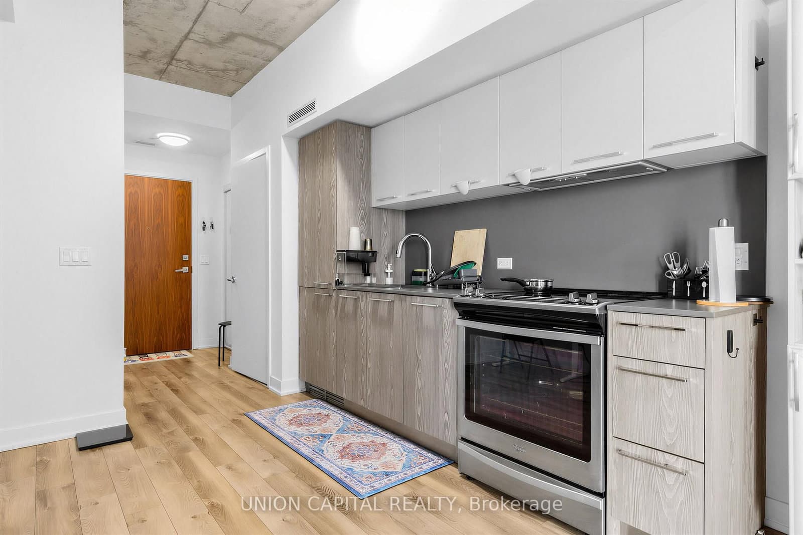 15 Baseball Place, Unit 803 thumbnail 4