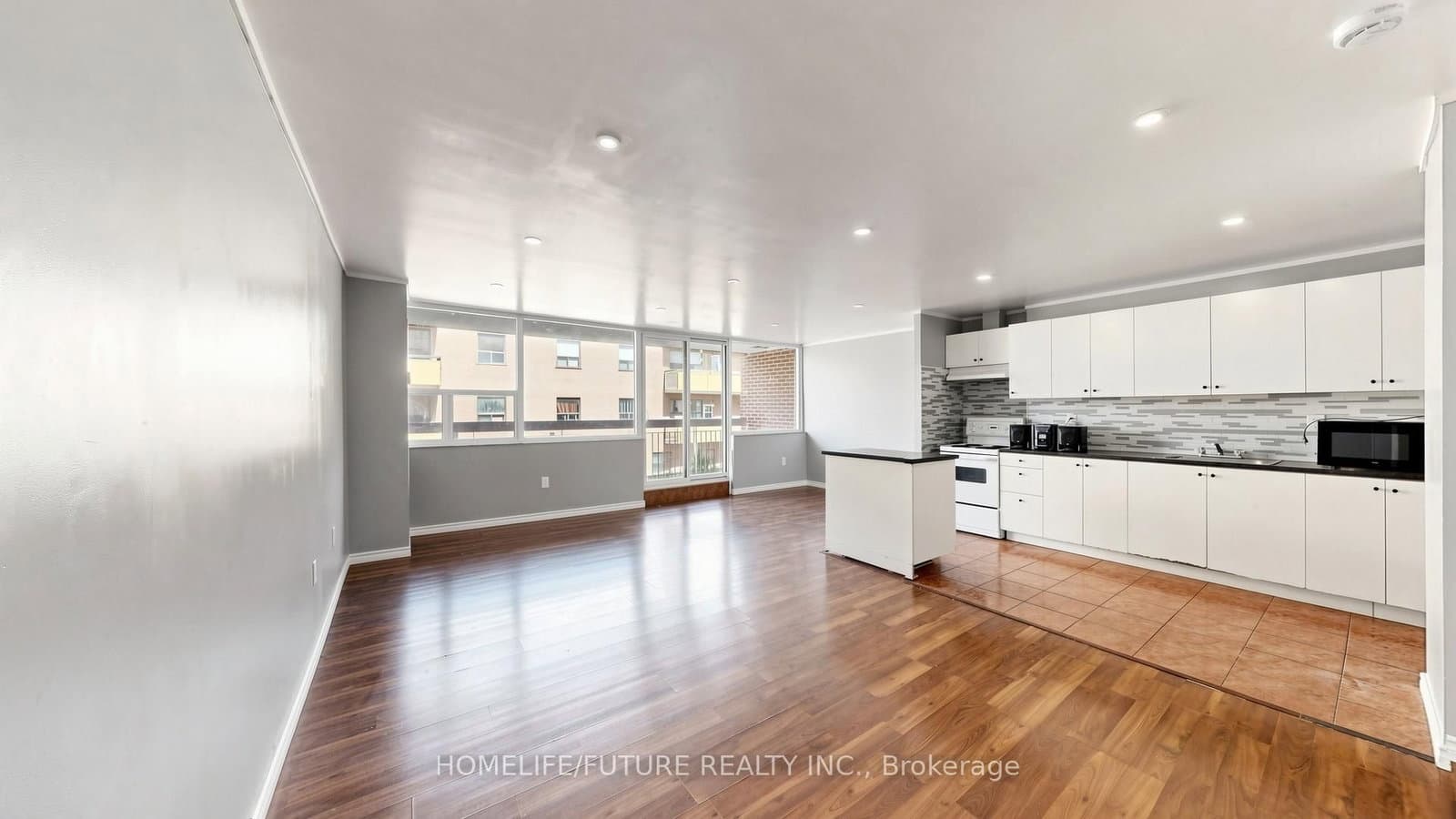 4060 Lawrence Avenue E, Unit 204 thumbnail 9