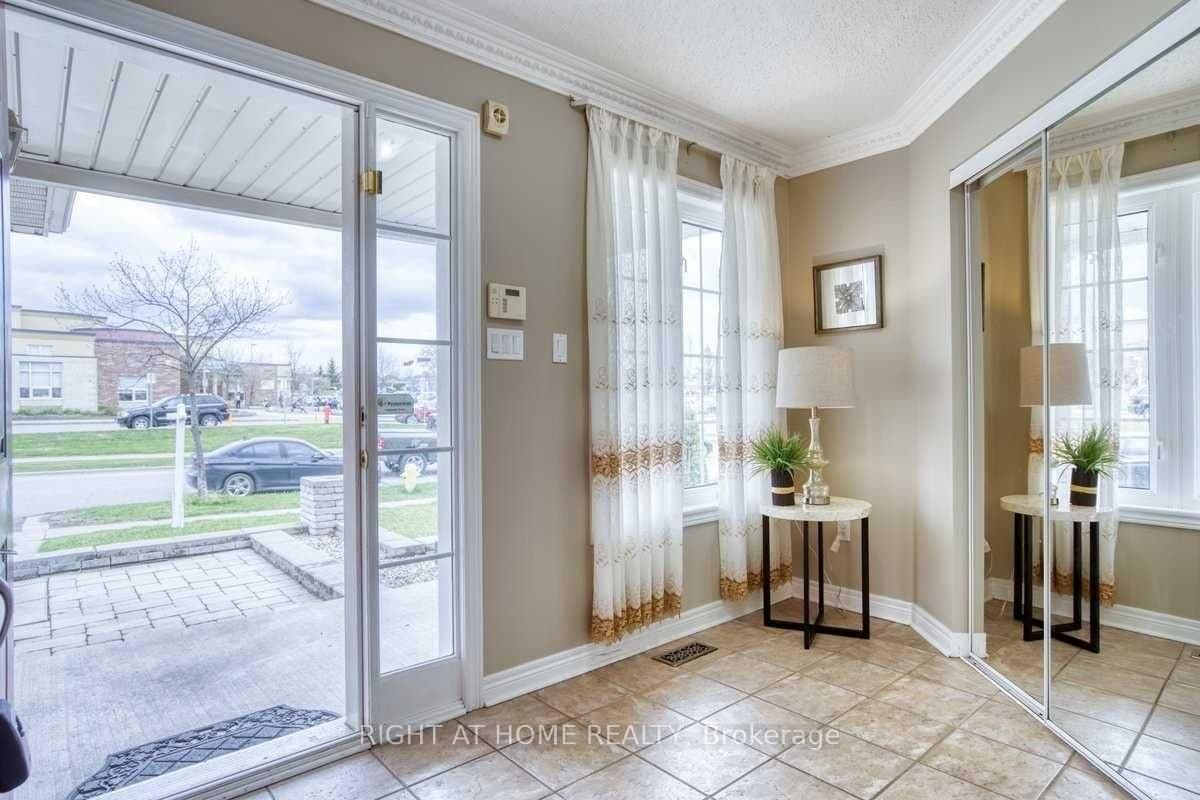 636 Ormond Drive, Unit Main Fl thumbnail 2