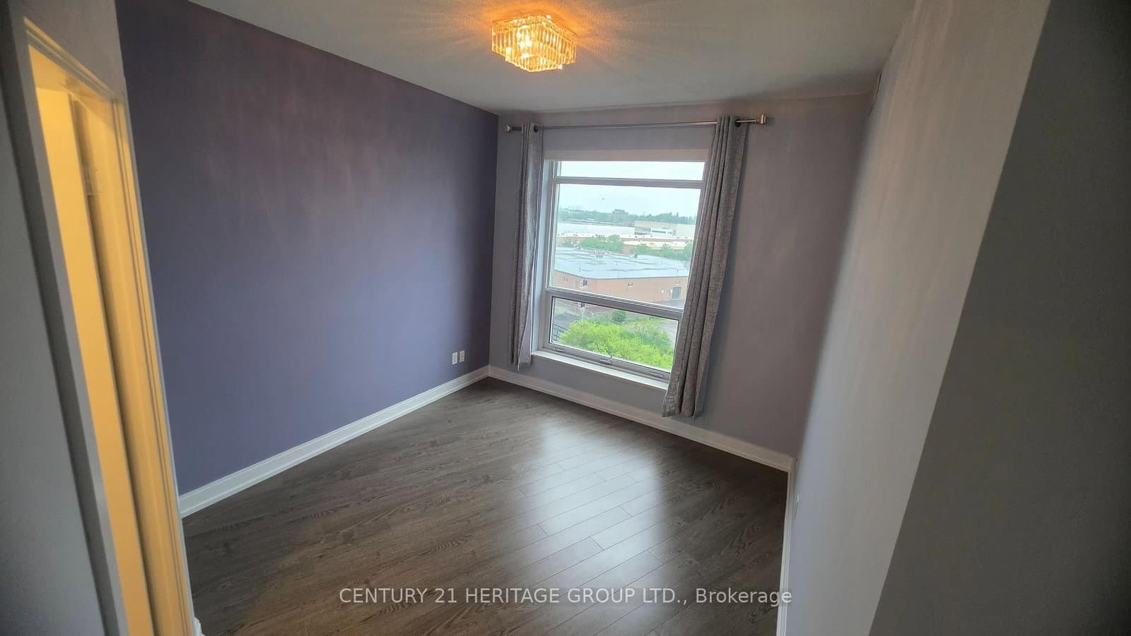 135 Village Green Square, Unit 525 thumbnail 10