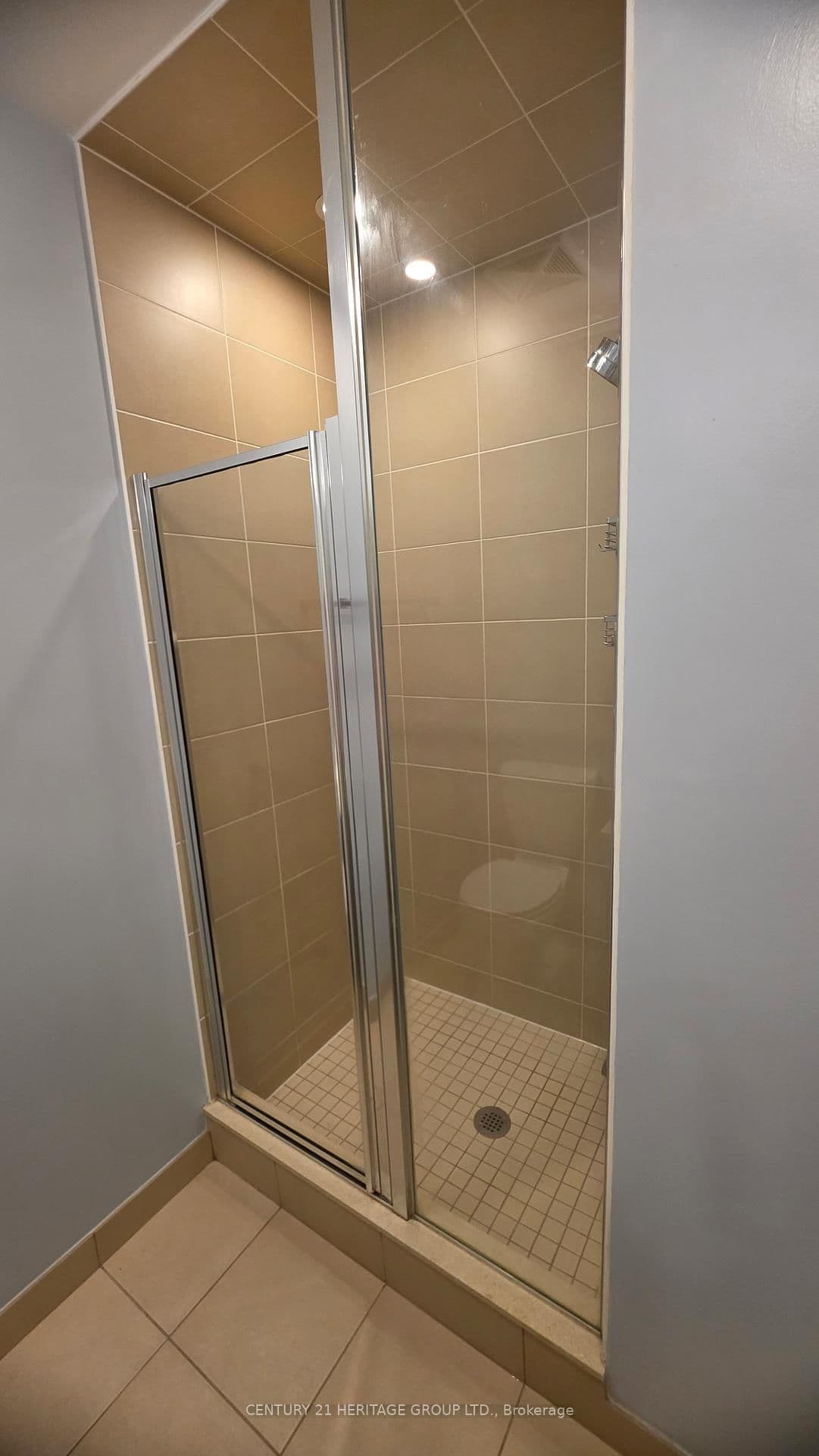 135 Village Green Square, Unit 525 thumbnail 15