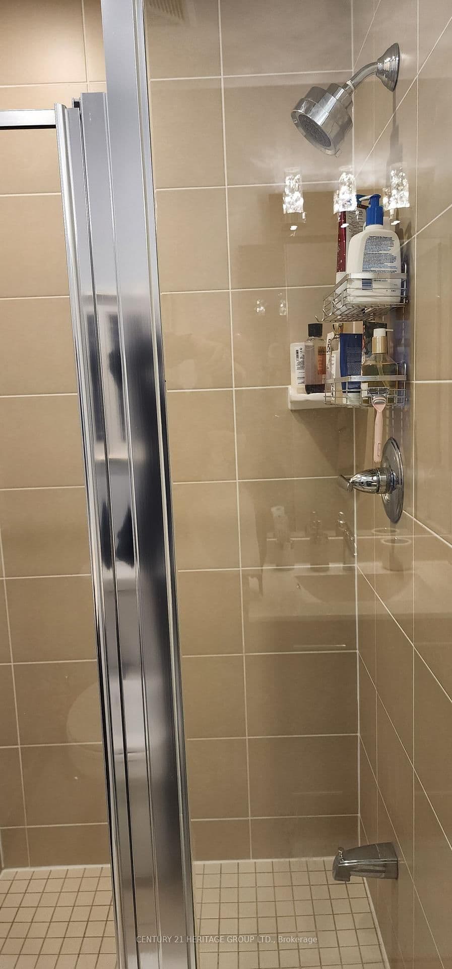 135 Village Green Square, Unit 525 thumbnail 16