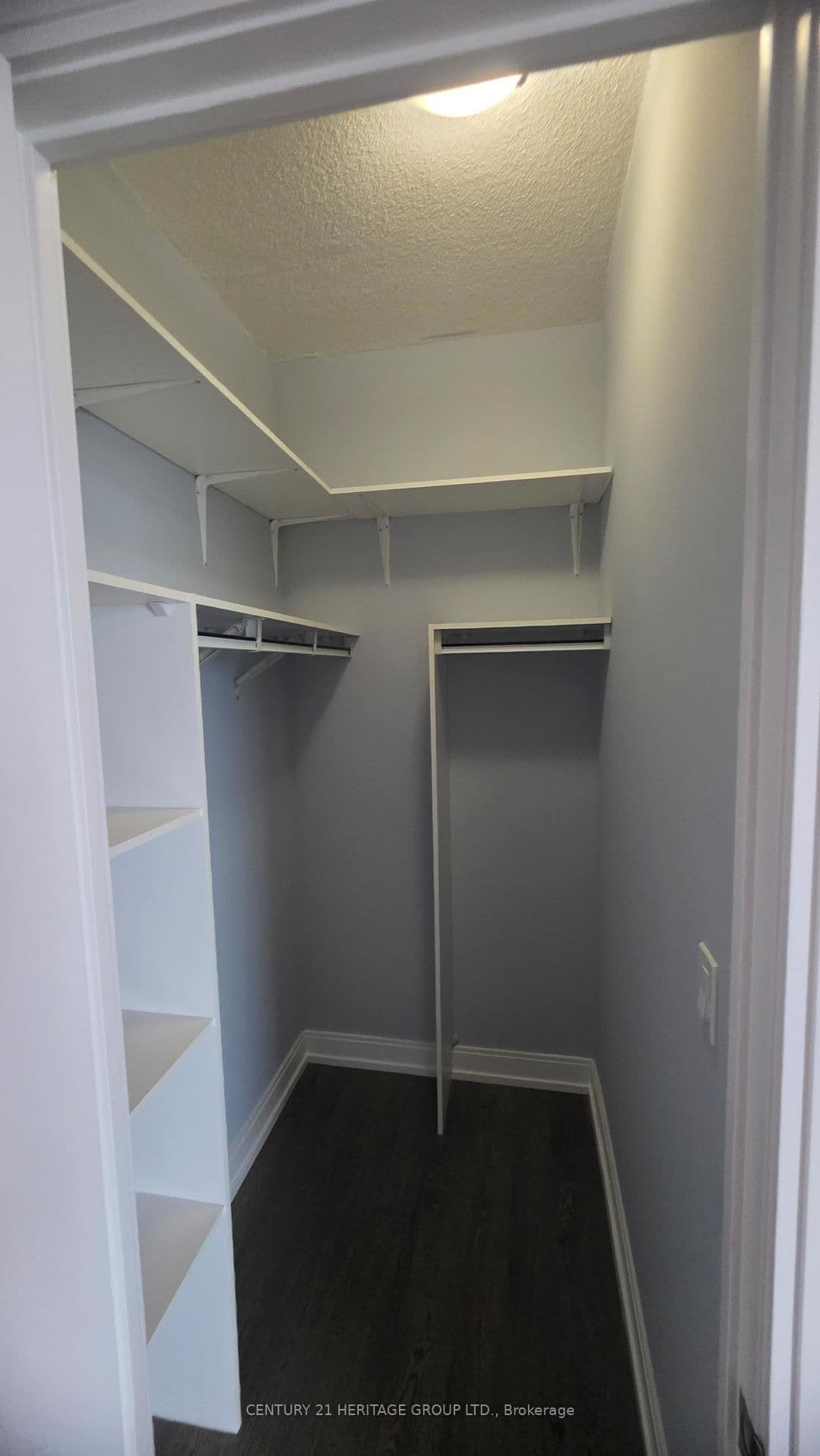 135 Village Green Square, Unit 525 thumbnail 17