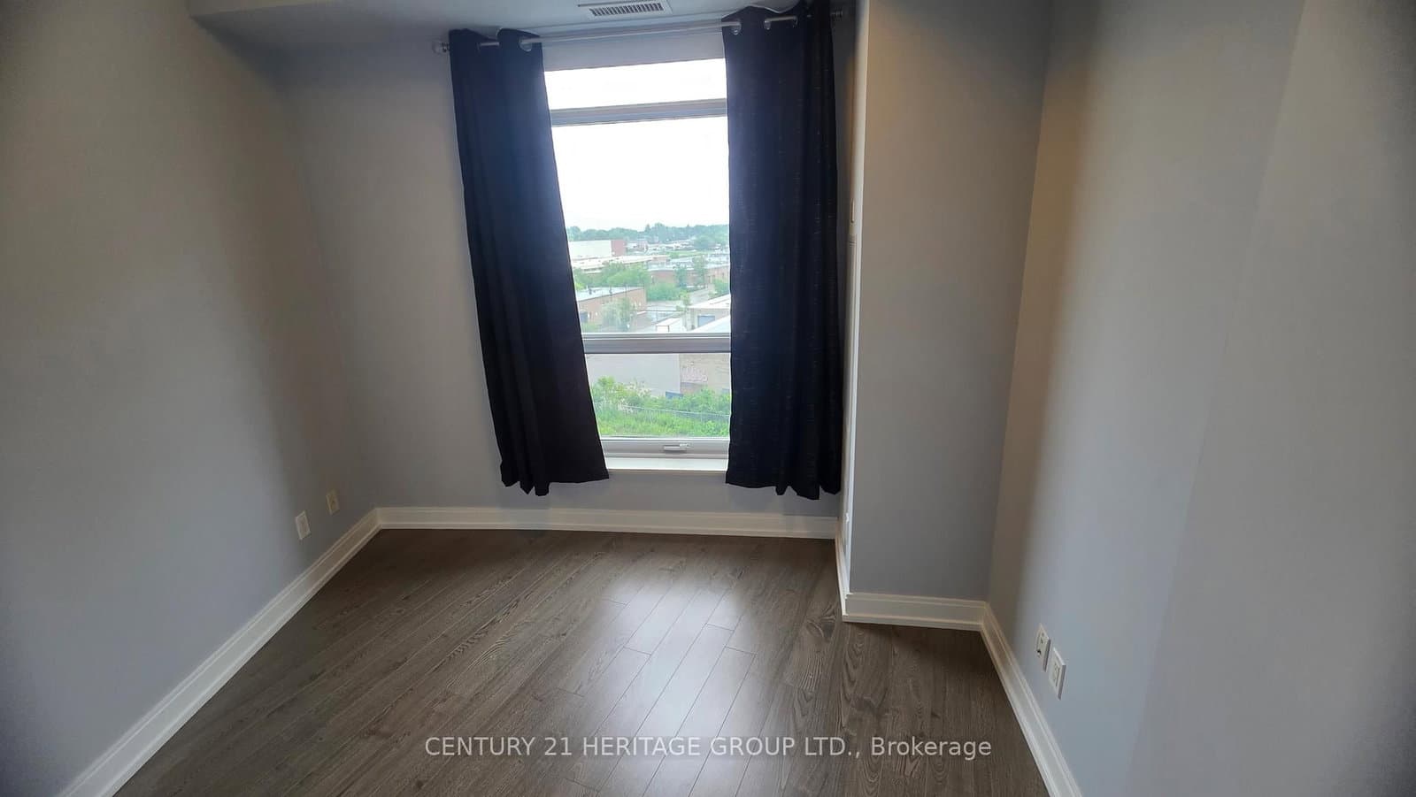 135 Village Green Square, Unit 525 thumbnail 18
