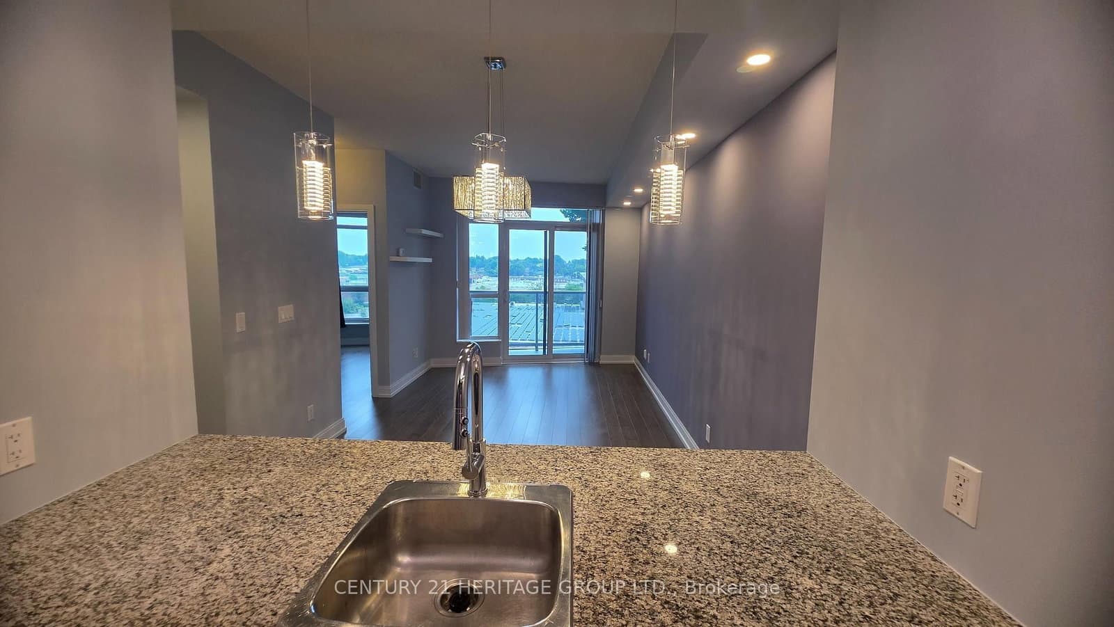 135 Village Green Square, Unit 525 thumbnail 2