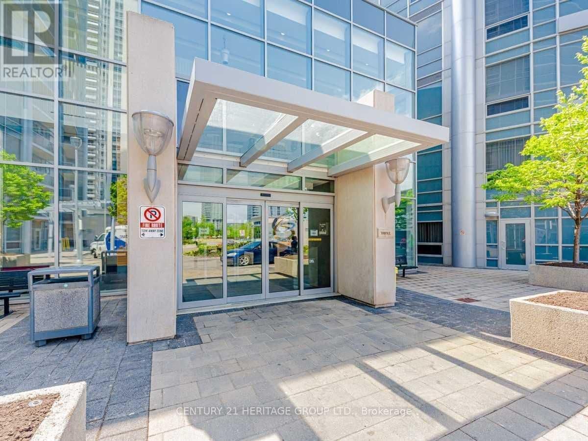 135 Village Green Square, Unit 525 thumbnail 32