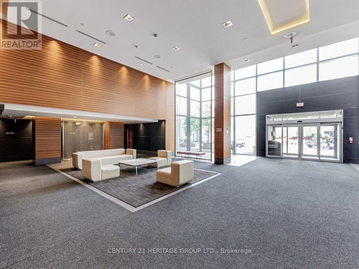 135 Village Green Square, Unit 525 thumbnail 35