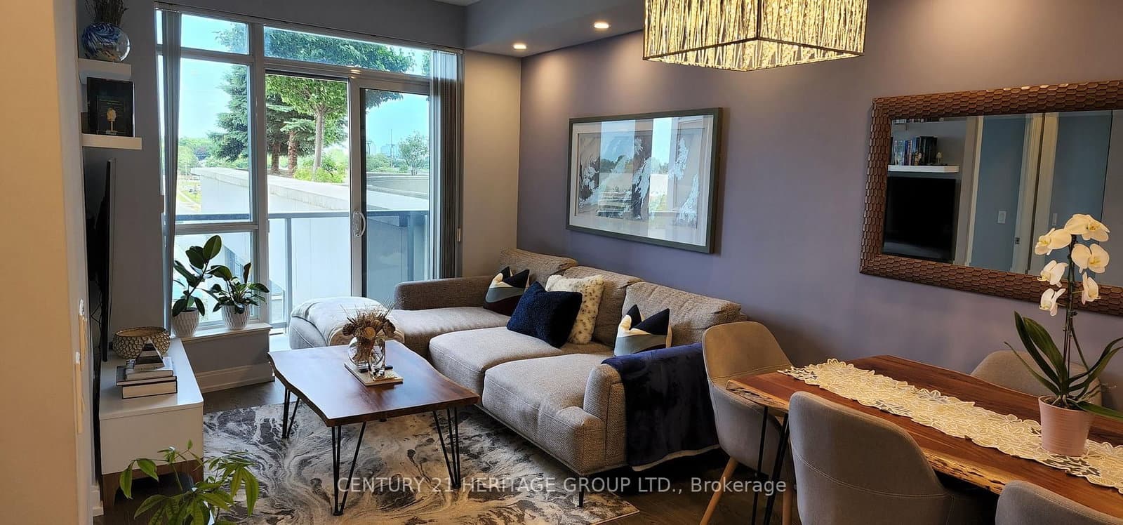 135 Village Green Square, Unit 525 thumbnail 5