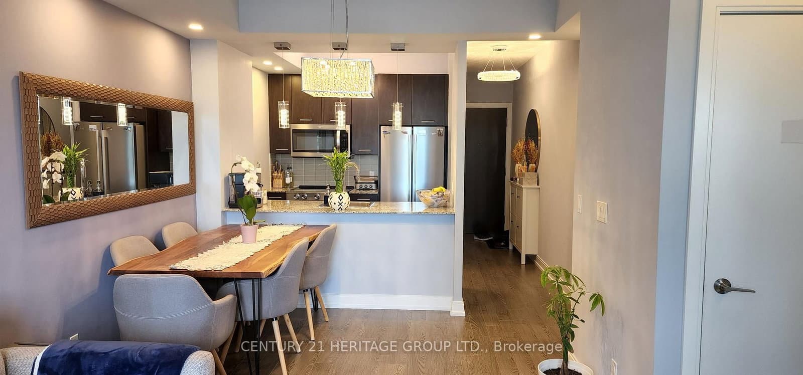 135 Village Green Square, Unit 525 thumbnail 9