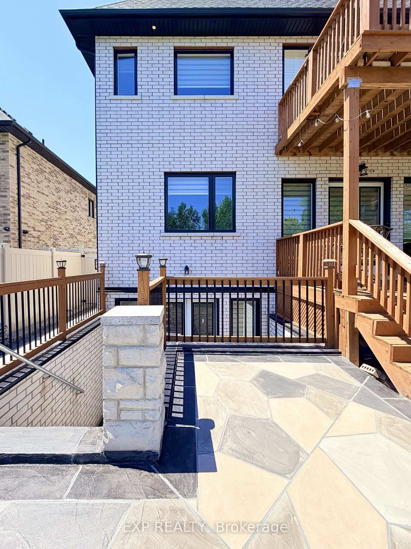 1606 Sandhurst Crescent, Unit Lower thumbnail 2