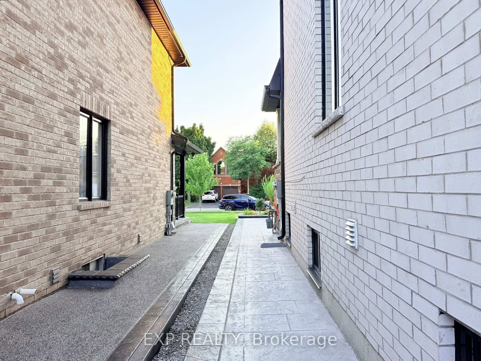 1606 Sandhurst Crescent, Unit Lower thumbnail 3