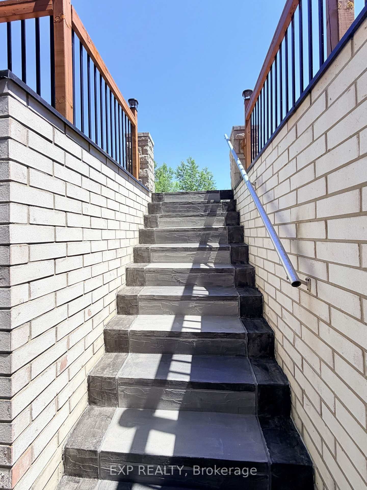 1606 Sandhurst Crescent, Unit Lower thumbnail 4