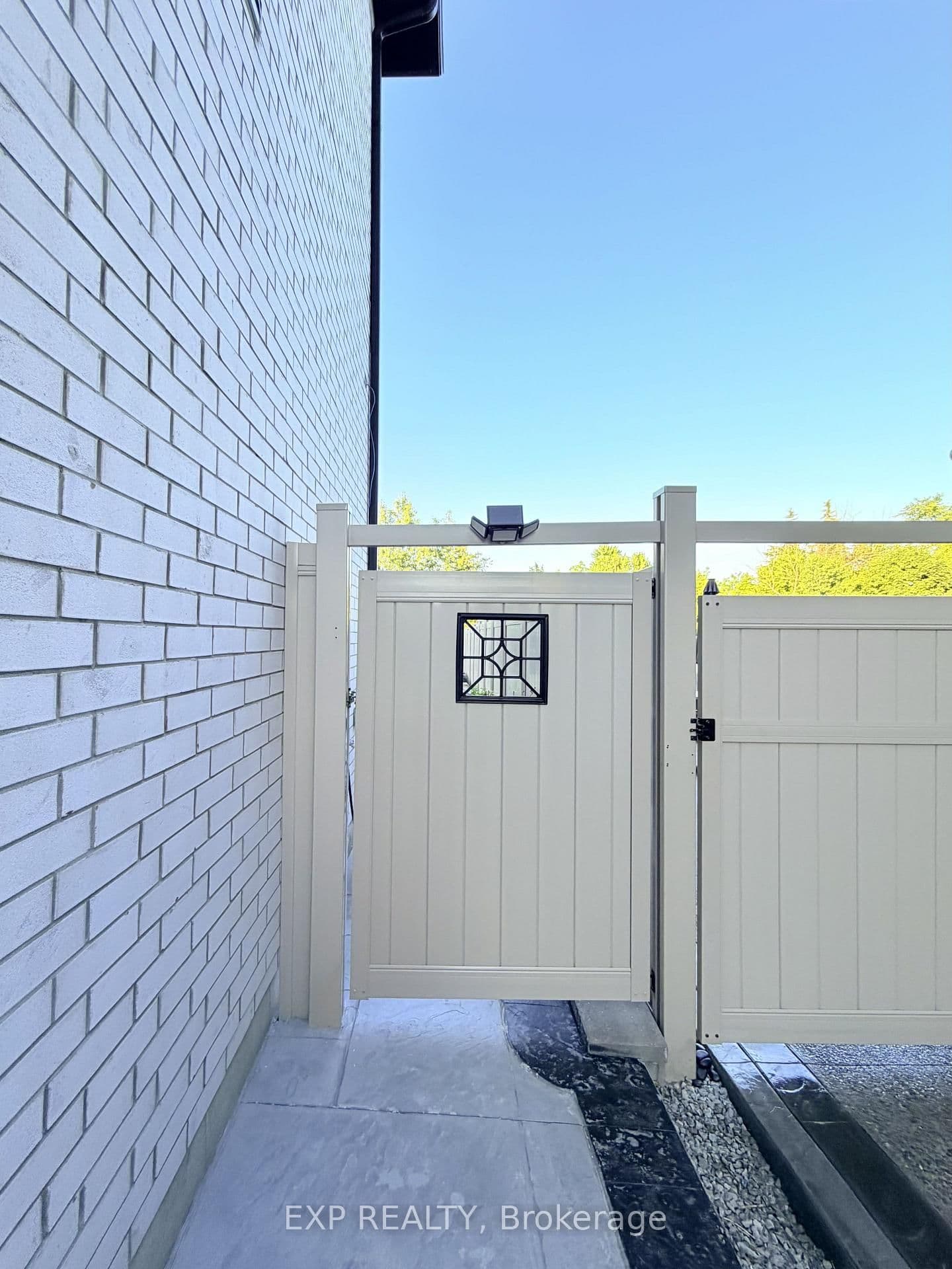 1606 Sandhurst Crescent, Unit Lower thumbnail 5