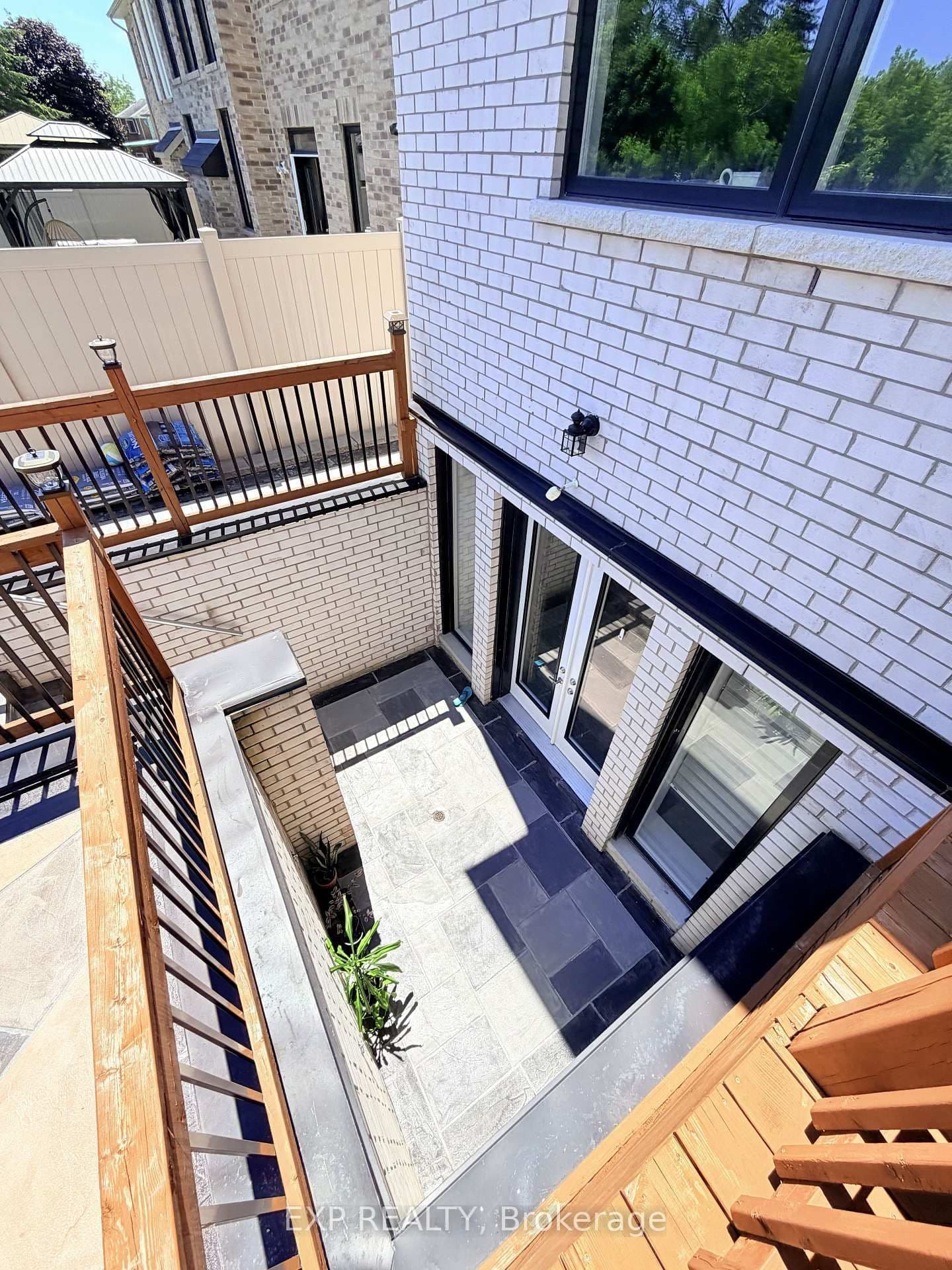 1606 Sandhurst Crescent, Unit Lower thumbnail 8
