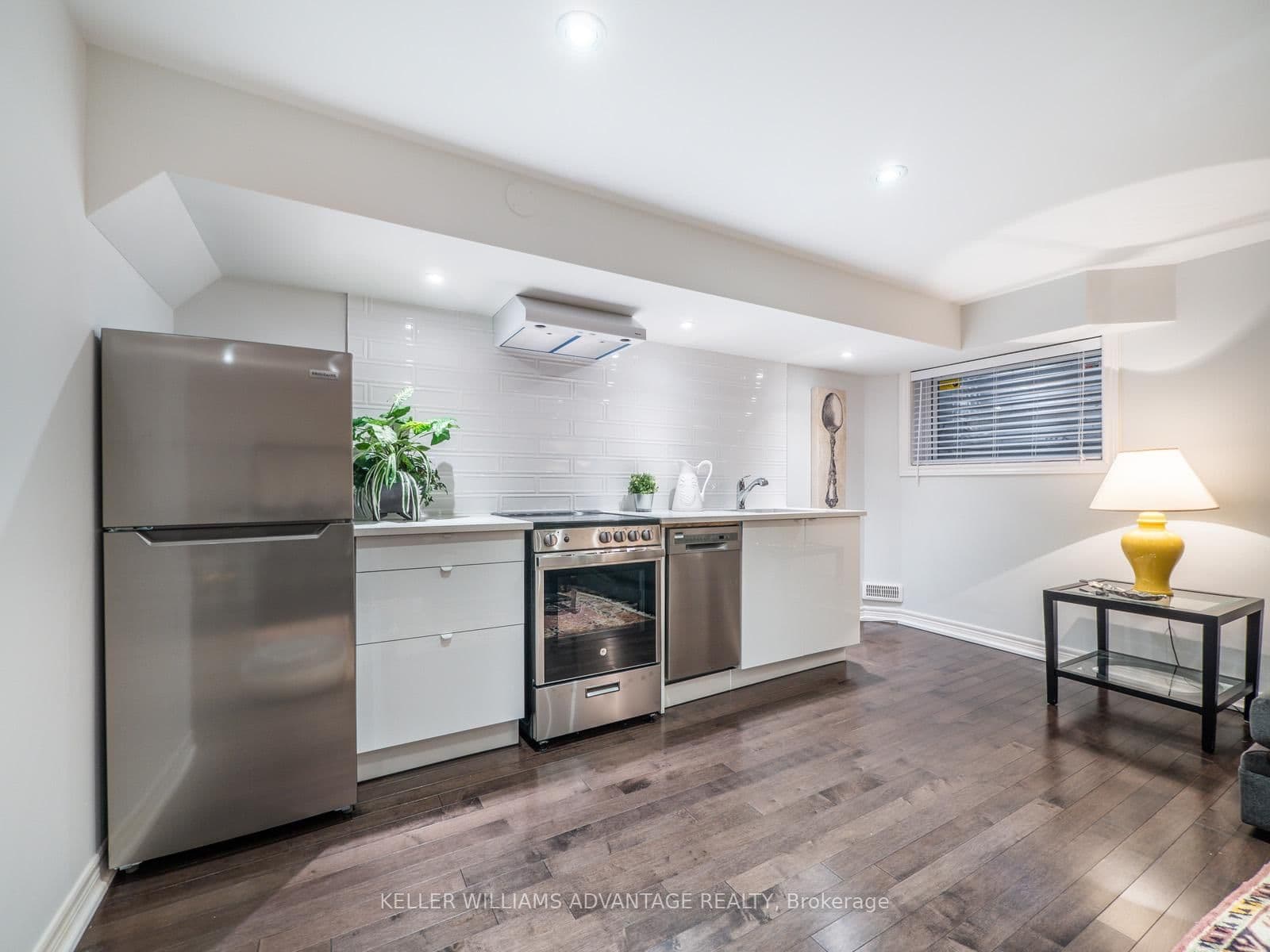 122 Boardwalk Drive, Unit Lower thumbnail 23