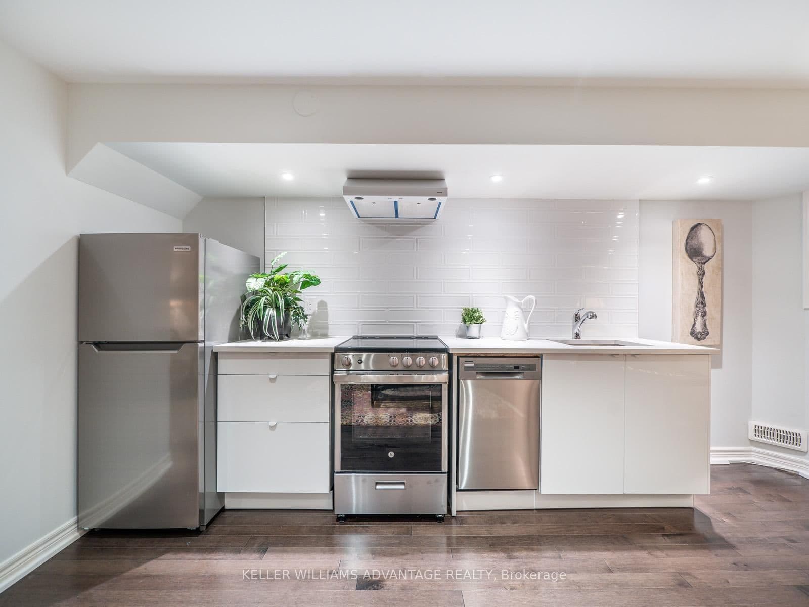 122 Boardwalk Drive, Unit Lower thumbnail 24