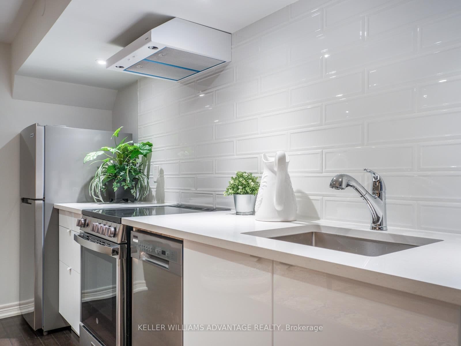 122 Boardwalk Drive, Unit Lower thumbnail 26
